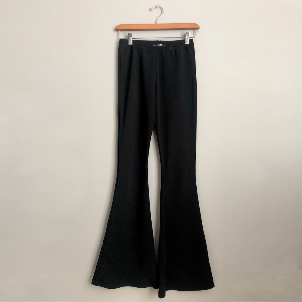 Boohoo flared pants in black